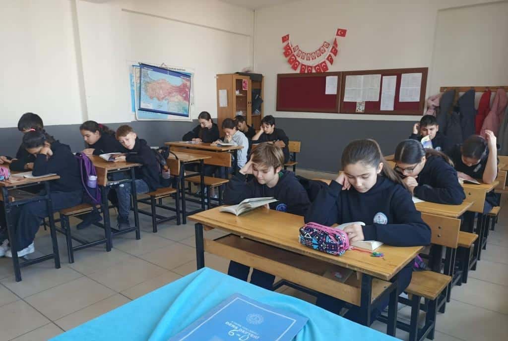 Okulumuzda Tüm Sınıflarımızla Kitap Okuma Etkinliği Yapıldı Şehit